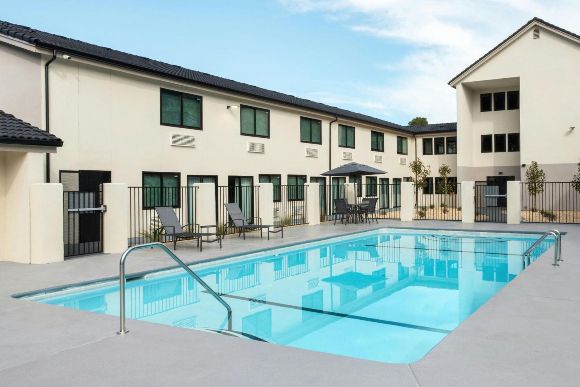 Fairfield By Marriott & Hotel